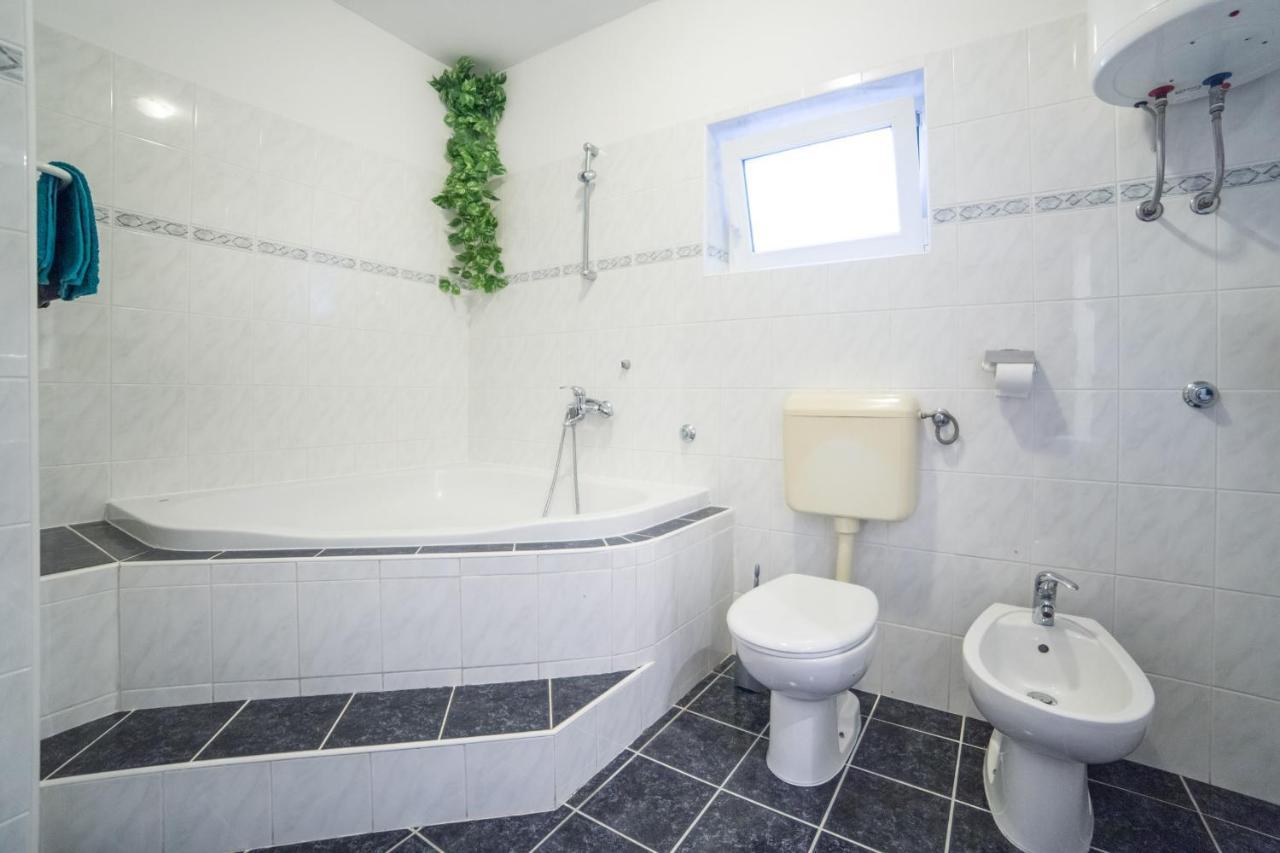 Apartment Jadranka Brist Exteriér fotografie